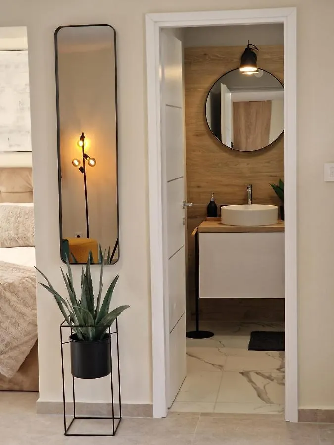 Studio Apartment Mare With Private Garden And Jacuzzi Vinkuran 0*,