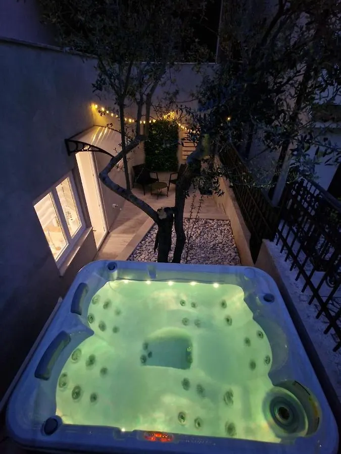 Studio Apartment Mare With Private Garden And Jacuzzi Vinkuran