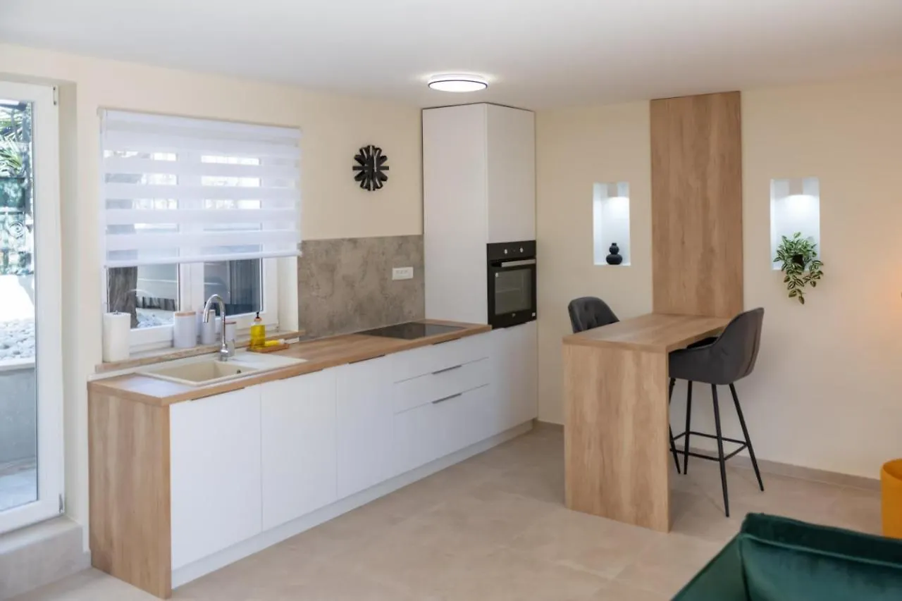 Studio Apartment Mare With Private Garden And Jacuzzi Vinkuran